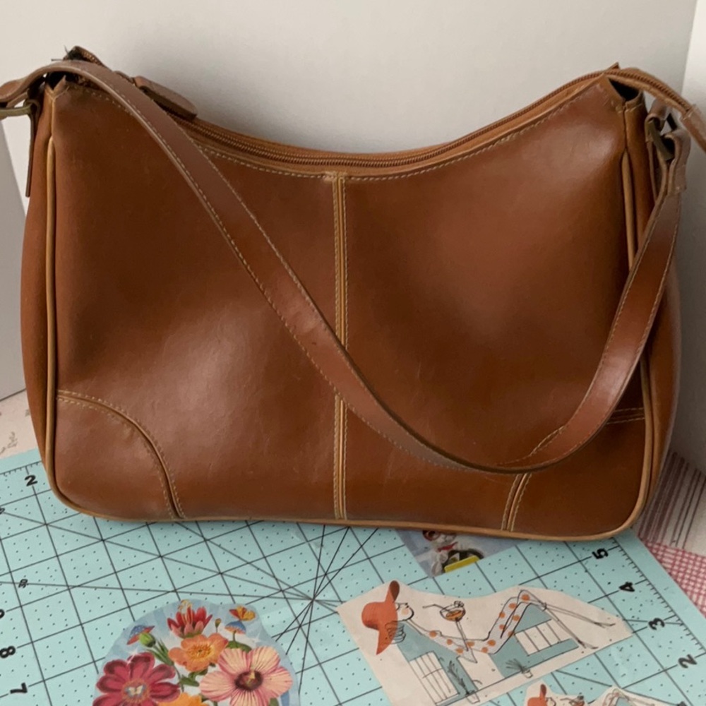 Liz Claiborne Villager Shoulder Bag Nice Condition
